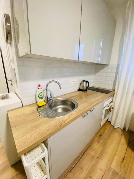 Apartamento Bezagenta Mozart8 Studio Easy Access To City Wifi Varsovia Exterior foto