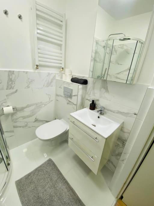 Apartamento Bezagenta Mozart8 Studio Easy Access To City Wifi Varsovia Exterior foto