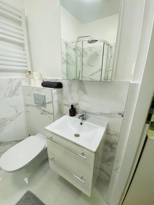Apartamento Bezagenta Mozart8 Studio Easy Access To City Wifi Varsovia Exterior foto