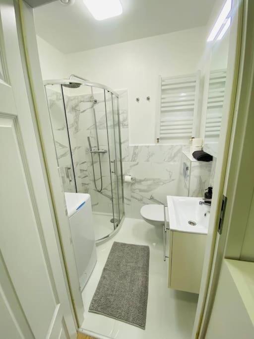 Apartamento Bezagenta Mozart8 Studio Easy Access To City Wifi Varsovia Exterior foto